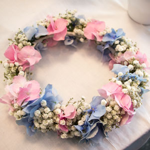 Blumenkopfkranz / Flower Crown aus Hortensien und Schleierkraut für die Braut aus Nidderau