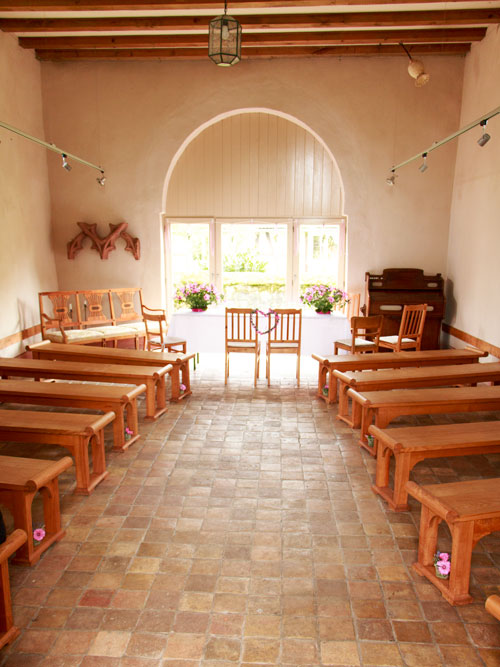 Raumdekoration mit Bio-Blumen fur Hochzeitsfeier/ standesamtliche Trauung in Hirzbacher Kapelle Hammersbach - nachhaltige Hochzeitsfloristik Raumdekoration mit Bio-Blumen fur Hochzeitsfeier/ standesamtliche Trauung in Hirzbacher Kapelle Hammersbach - nachhaltige Hochzeitsfloristik